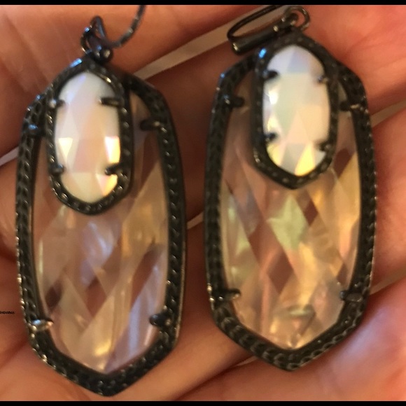 Kendra Scott Emmy Earrings - Picture 15 of 15